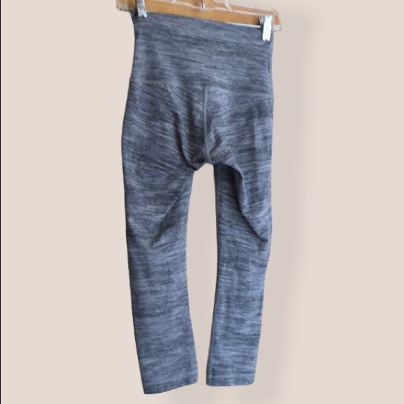 Lululemon space dye gray cropped leggings size 4 - Picture 2 of 5